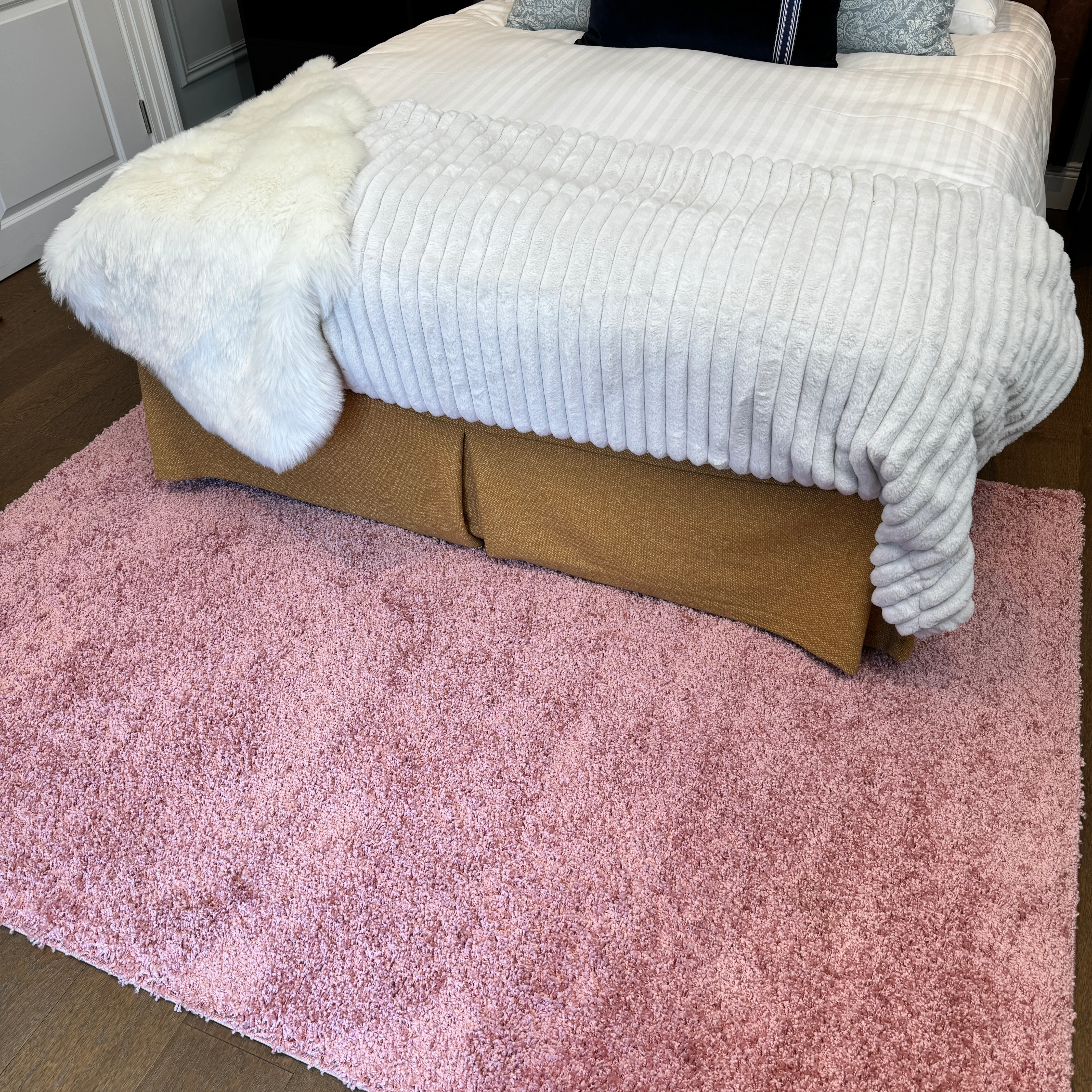 Blush Pink Shaggy Rug - Image 6